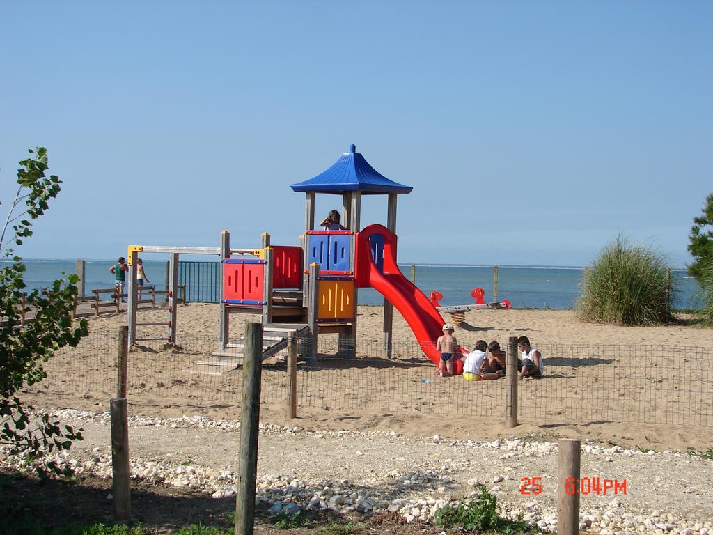 Camping Phare Ouest Сен-Дені-д'Олерон Екстер'єр фото