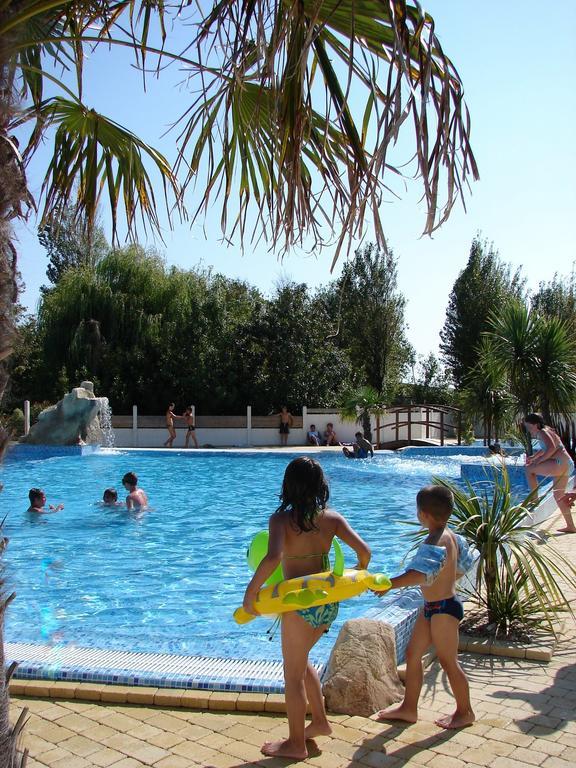Camping Phare Ouest Сен-Дені-д'Олерон Екстер'єр фото