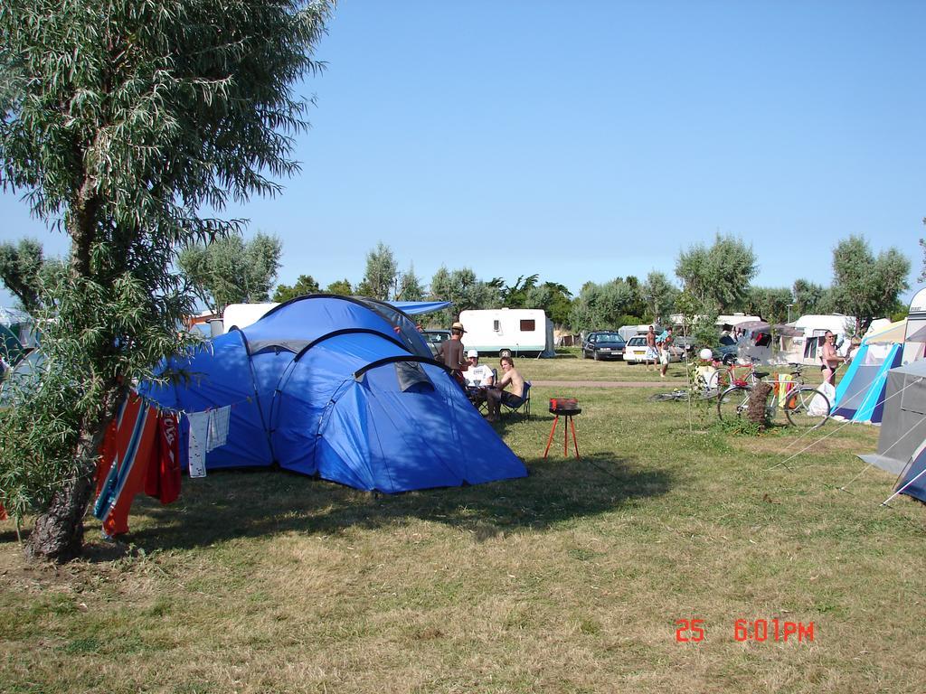 Camping Phare Ouest Сен-Дені-д'Олерон Екстер'єр фото