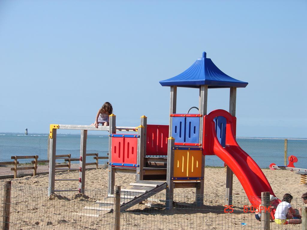 Camping Phare Ouest Сен-Дені-д'Олерон Екстер'єр фото